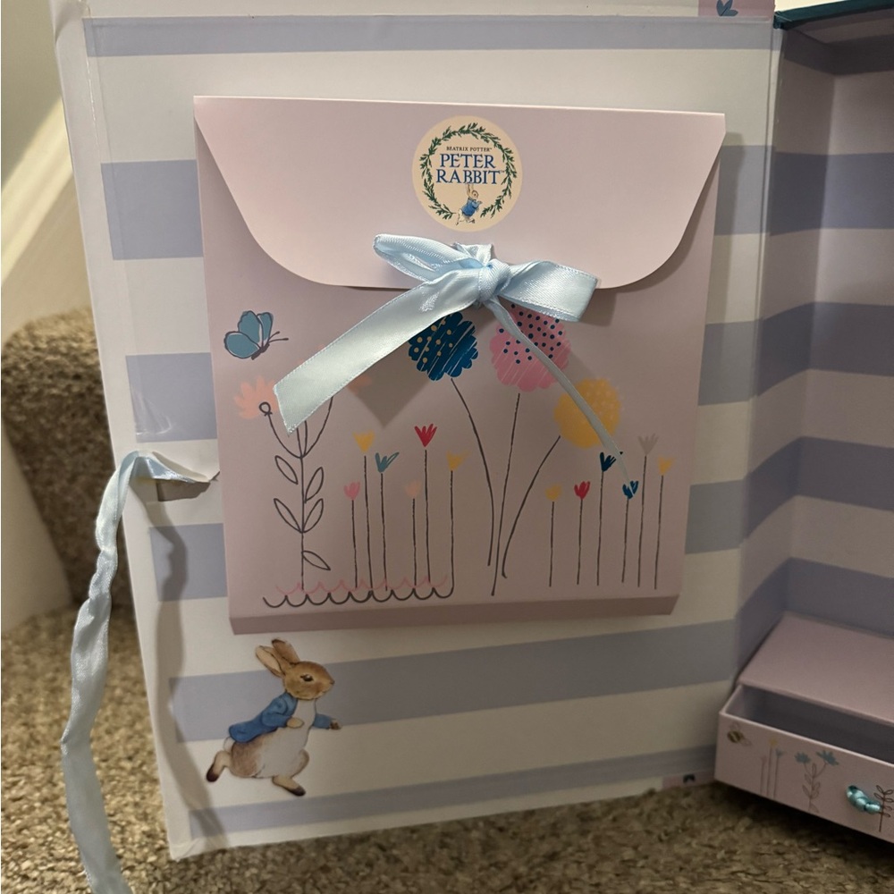 Peter Rabbit baby Treasury Box - Picture 3 of 5